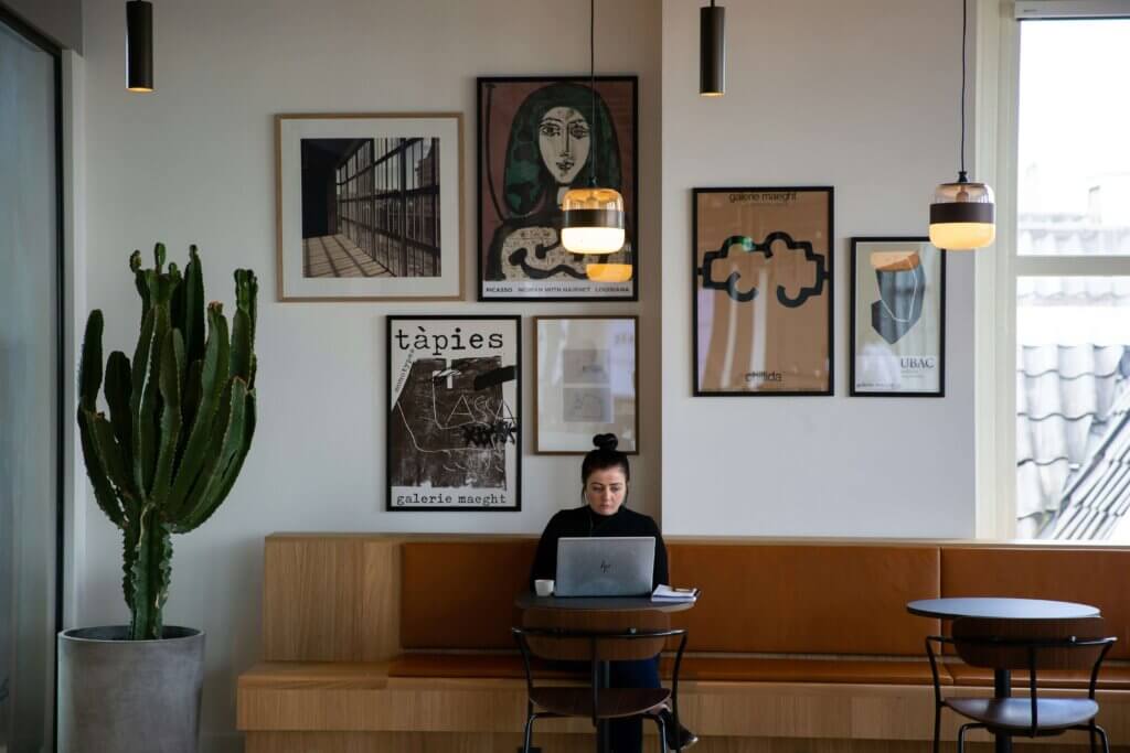 entrepreneurs-working-from-cafe