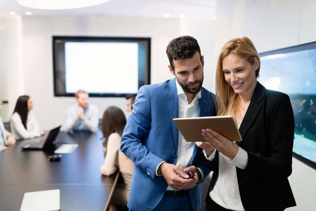 professional-private-bankers-working-in-office